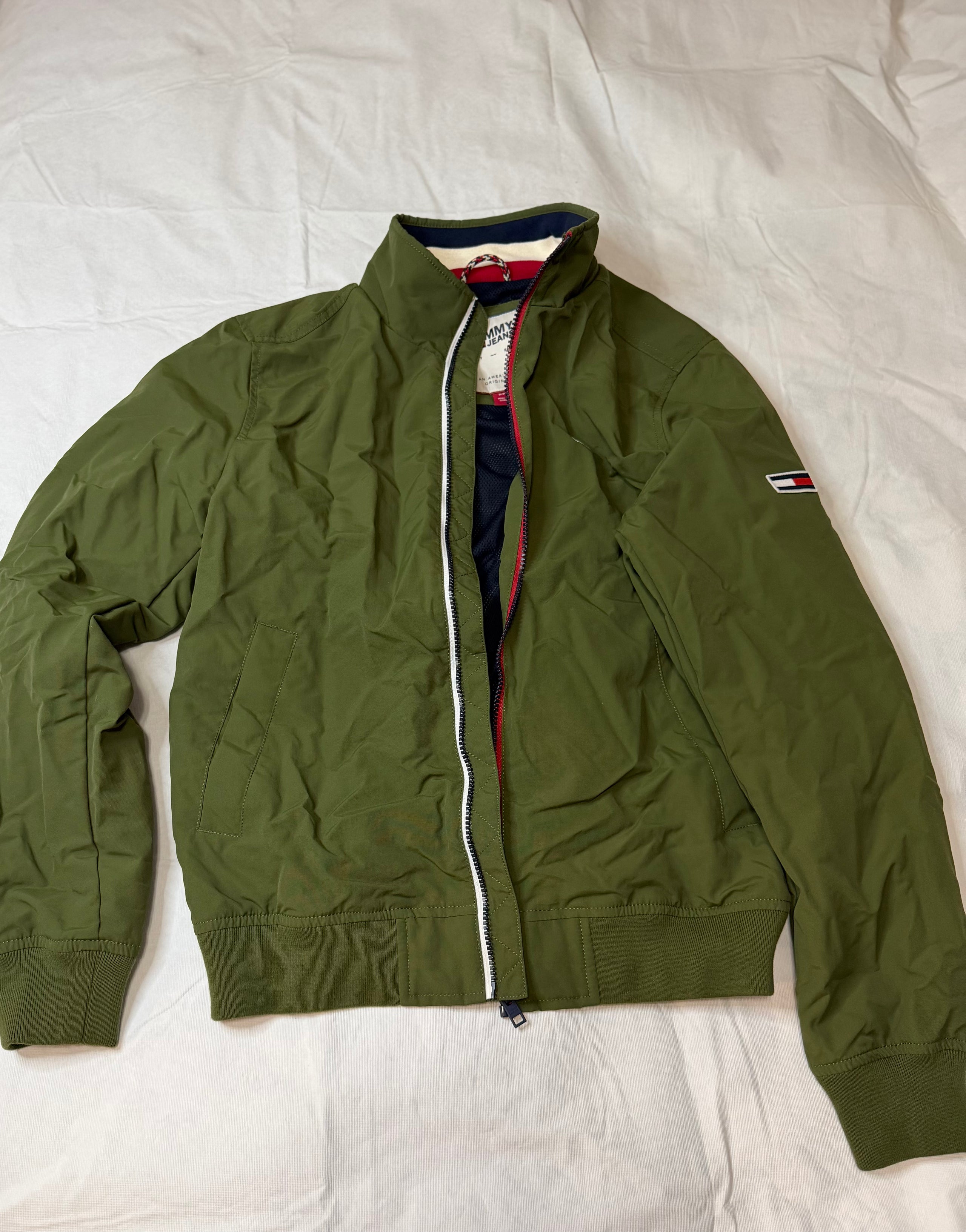 Tommy Hilfiger Zip-Up Jacket – Olive Green w/ Sleeve Flag Logo (PRE-OWNED)