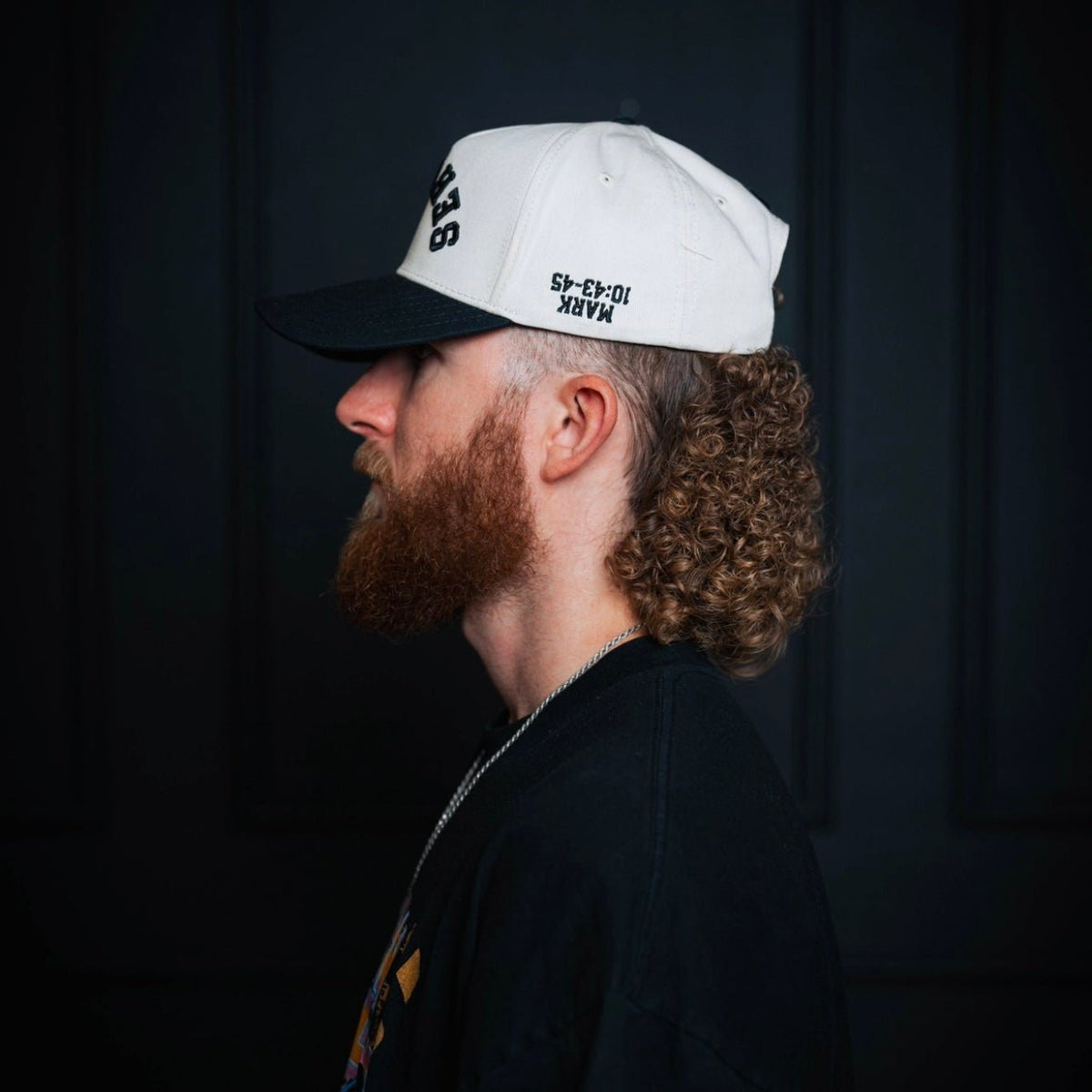 Gorra 'SERVANT' Premium SnapBack - Crema/Negro