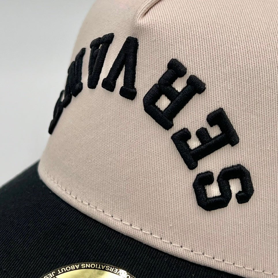 Gorra 'SERVANT' Premium SnapBack - Crema/Negro