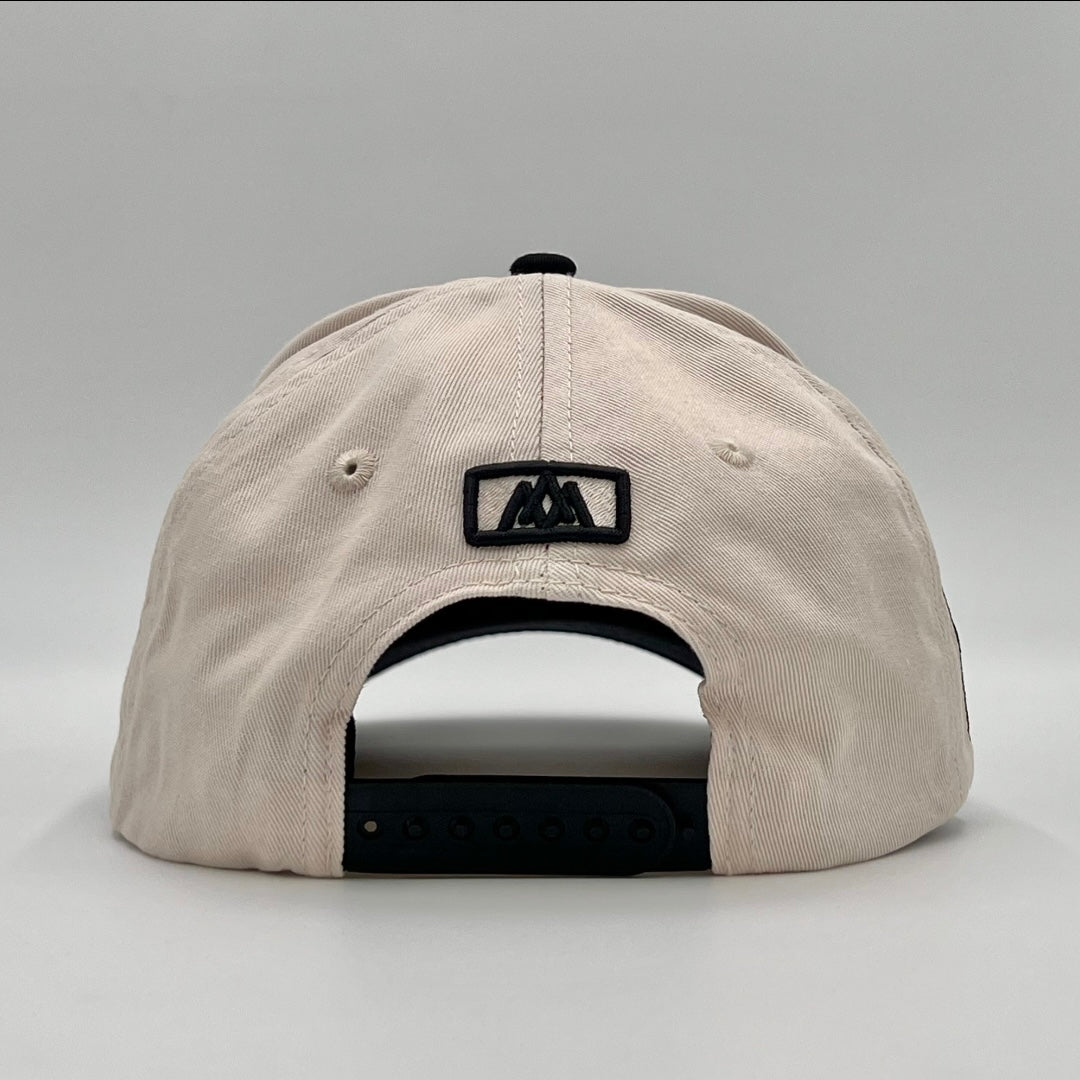 Gorra 'SERVANT' Premium SnapBack - Crema/Negro
