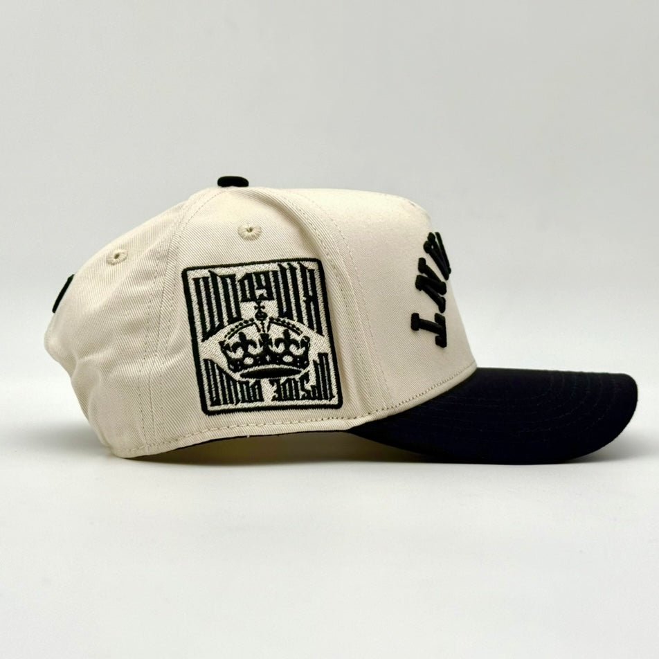 Gorra 'SERVANT' Premium SnapBack - Crema/Negro