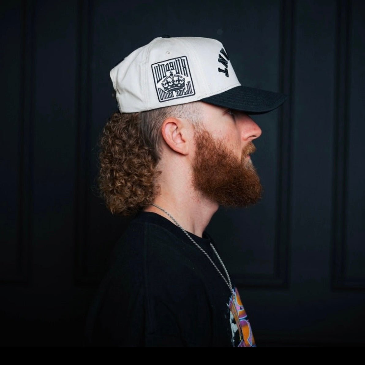 Gorra 'SERVANT' Premium SnapBack - Crema/Negro